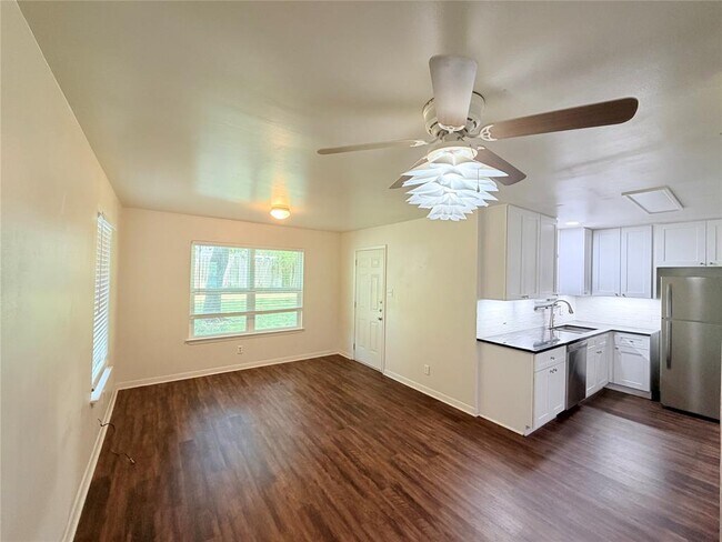 Building Photo - 8701 Parkfield Dr