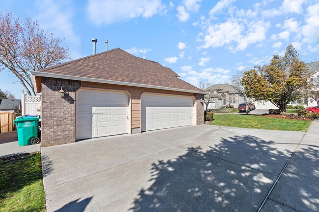 Building Photo - Stunning SE Gresham Home w/ Huge Bonus Room!