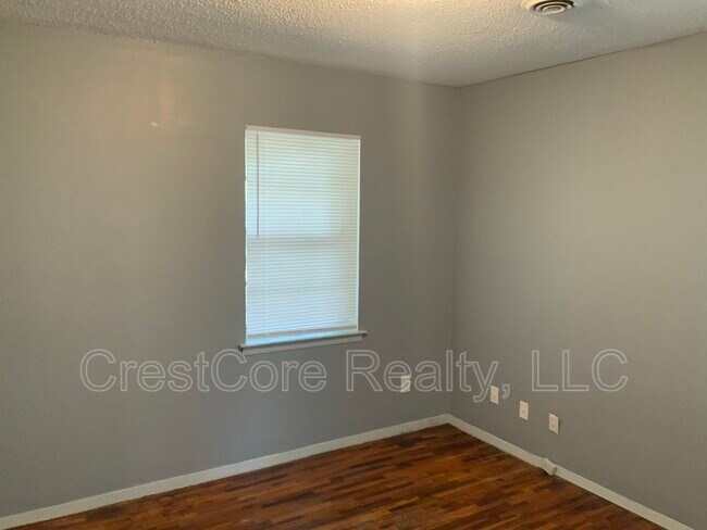 Building Photo - 3032 McAdoo Ave