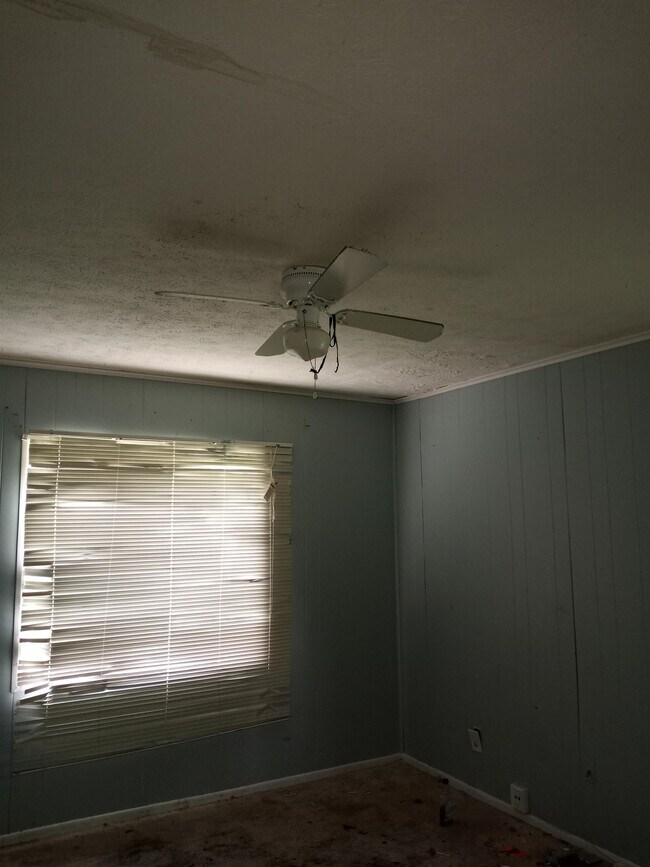 Foto del edificio - 304 Lawrence Rd