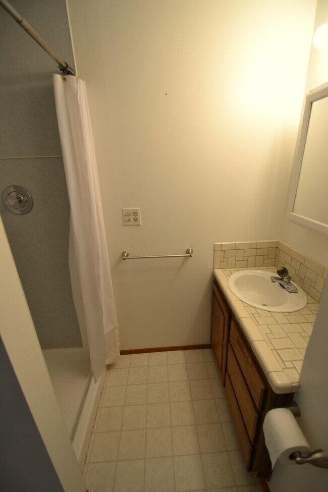 Building Photo - 3bd/1.75ba Seattle Home