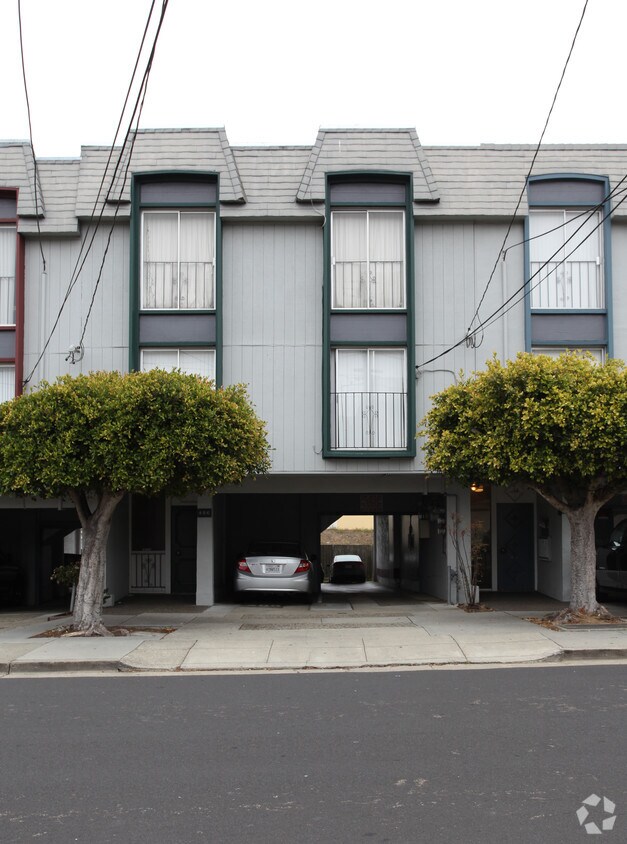Building Photo - 486 90th St