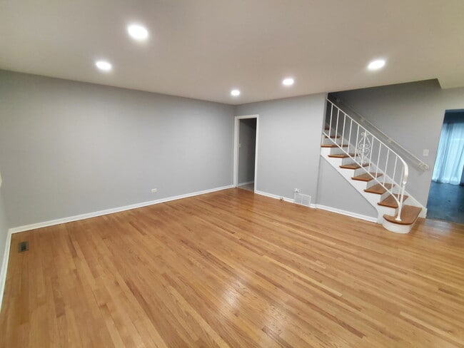 Building Photo - 2021 Walters Ave