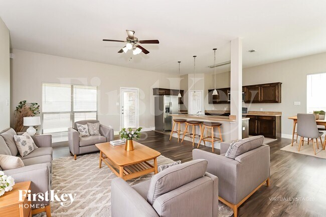 Foto del edificio - 15635 Gatsby Ln