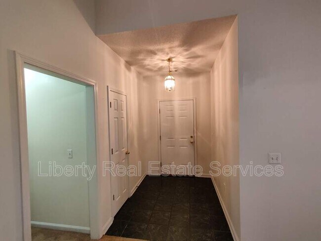 Building Photo - 801 Hopeton Ct