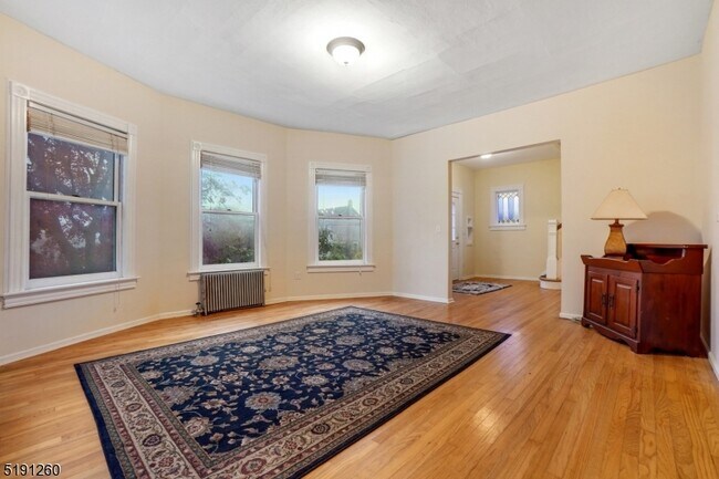Foto del edificio - 46 Schooleys Mountain Rd