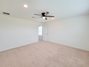 Building Photo - 166 Longhorn Run Dr