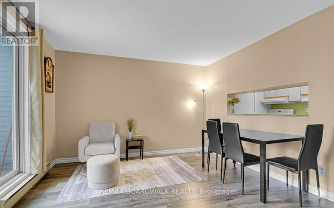 Photo du bâtiment - 214 Viewmount Dr