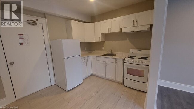 Building Photo - 181 King St E