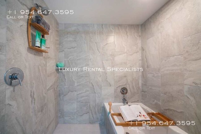 Building Photo - Resort Style Sophistication
