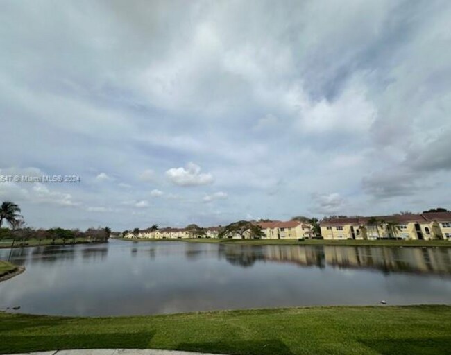 Building Photo - 701 Vista Isles Dr