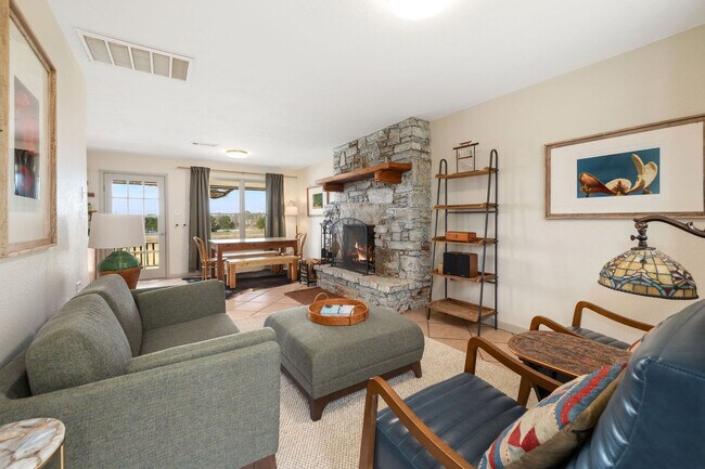 Foto del edificio - 17097 Lake Sequoyah Dr