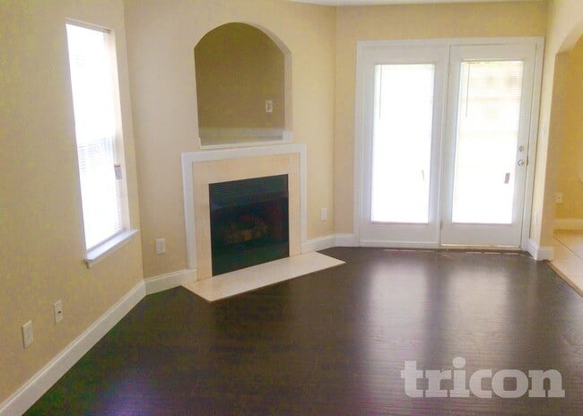 Foto del edificio - 621 Hoskins Ridge Ln