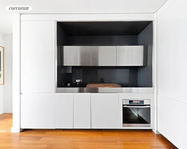 Building Photo - 15 S William St