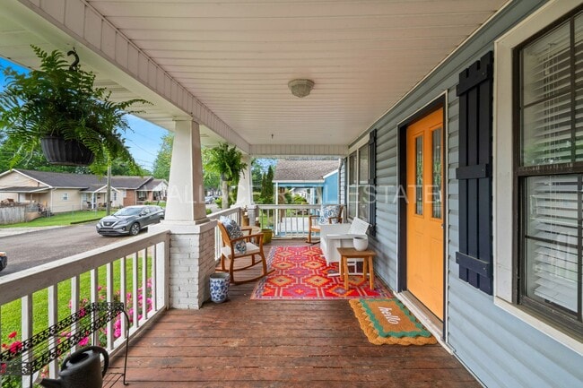 Photo - 1930'S AMAZING CRAFTSMAN HOME...3 BEDROOM/...