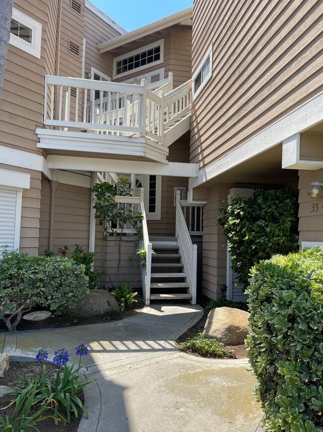 Building Photo - Beautiful Condo in La Jolla, San Diego! Fu...