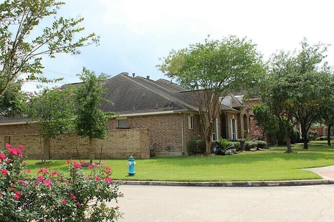 Foto del edificio - 12525 Rosewood Way Ln