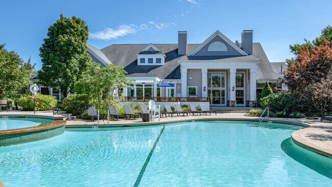 Building Photo - 333 Ricciuti Dr