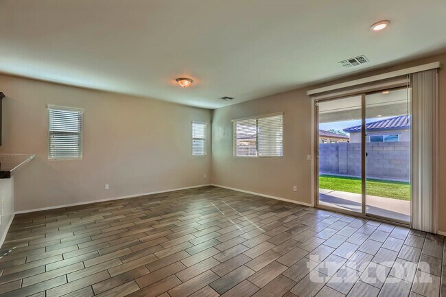 Foto del edificio - 17163 W Diana Ave
