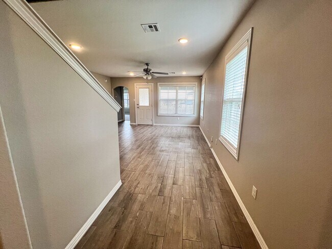 Foto del edificio - Beautiful 3Bed/2Bath Townhome in Chaffee C...