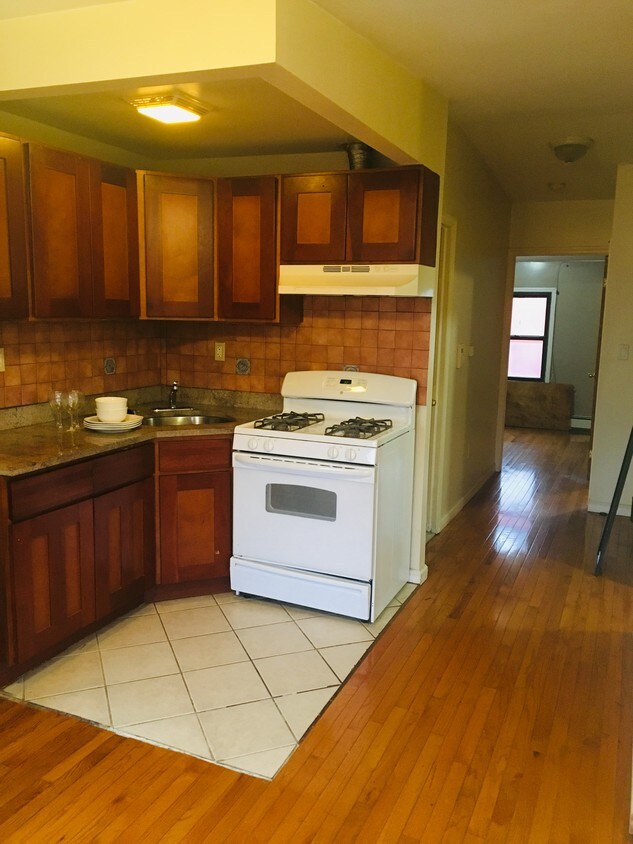 Primary Photo - 584 Lafayette Ave