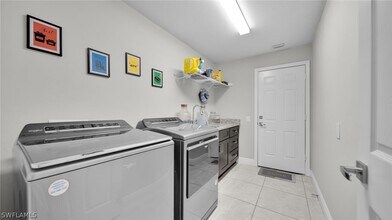 Building Photo - 569 Croydon Ave S