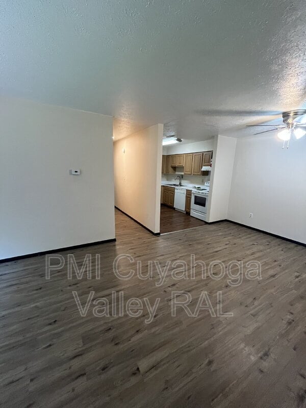 Building Photo - 1516 W Market St