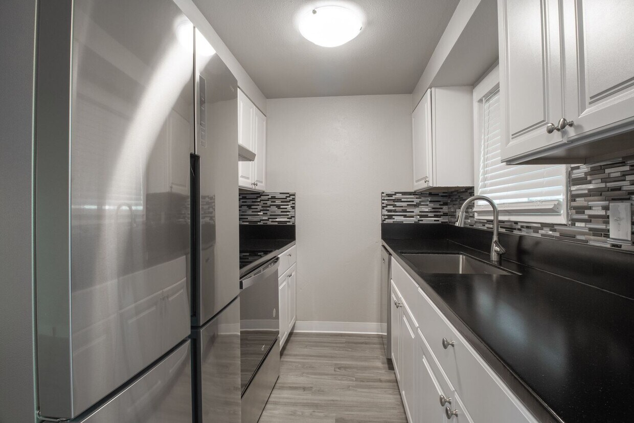 Primary Photo - ** RENT CREDIT MOVE IN SPECIAL **Beautiful...