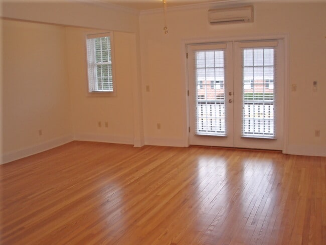 Building Photo - 616 5th Ave W