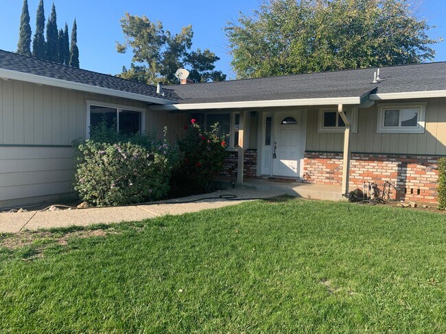 Building Photo - Nicely Updated in Terrific Neighborhood!