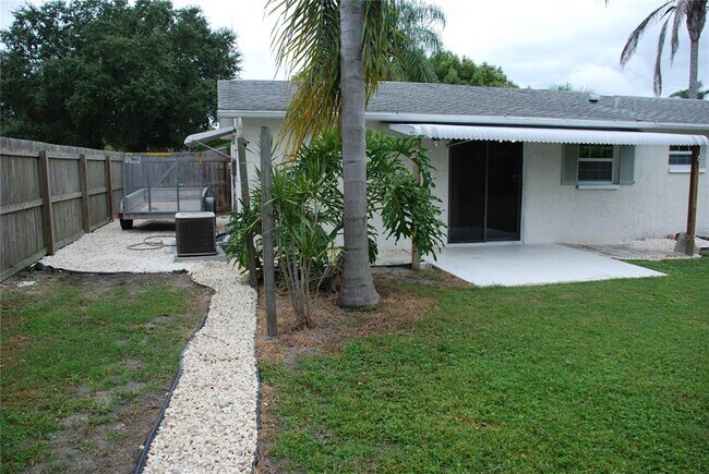 Foto del edificio - 1624 Springdale Dr
