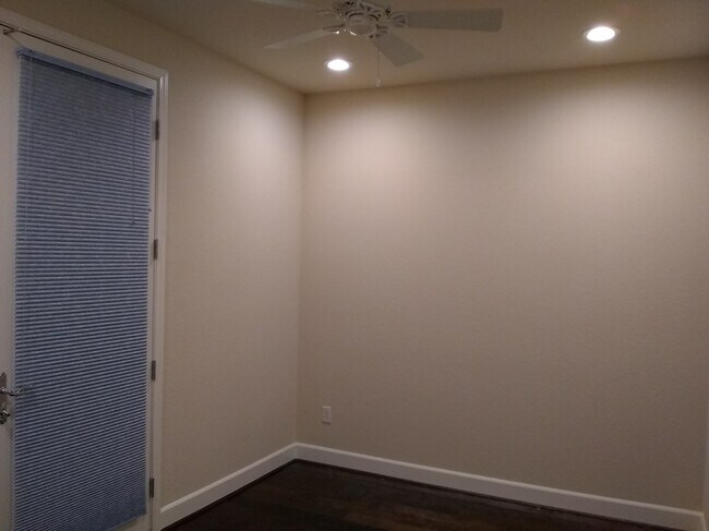 02-1F-Bed1 - 1875 Hillebrant Pl