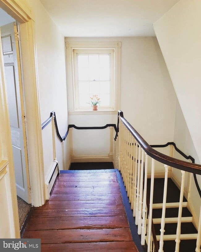 Building Photo - 520 Main St