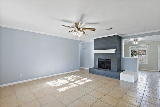 Foto del edificio - 2703 Allen Forest Dr