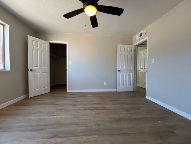Building Photo - 540 W Del Campo Ave