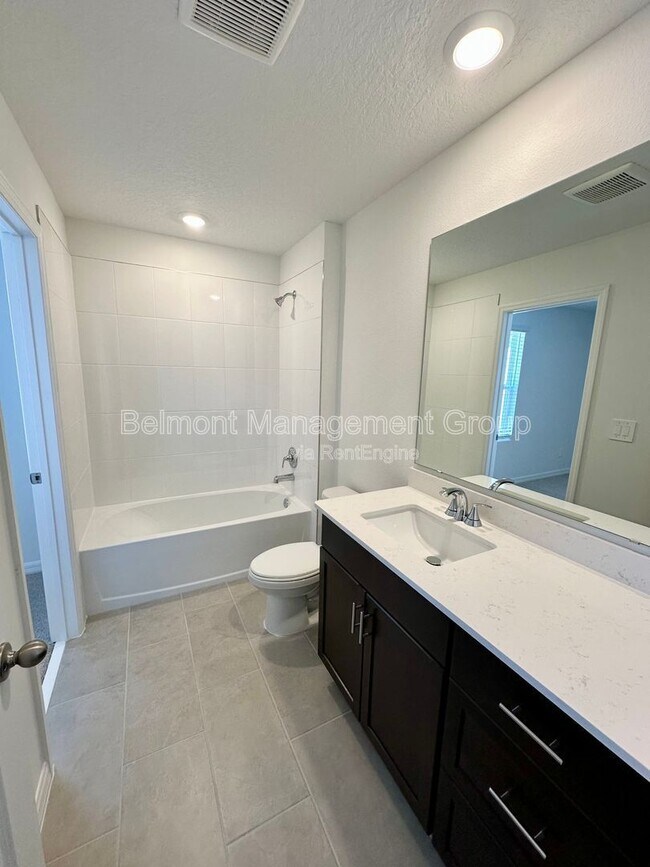 Building Photo - 1122 Bradford Pk Dr