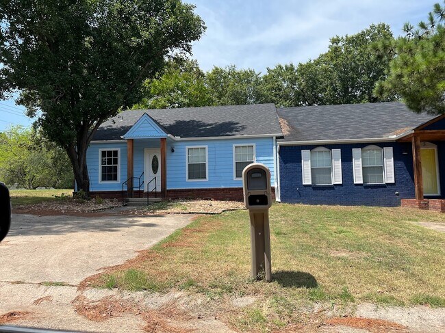 Full Front - 1 BRIARWOOD CIR