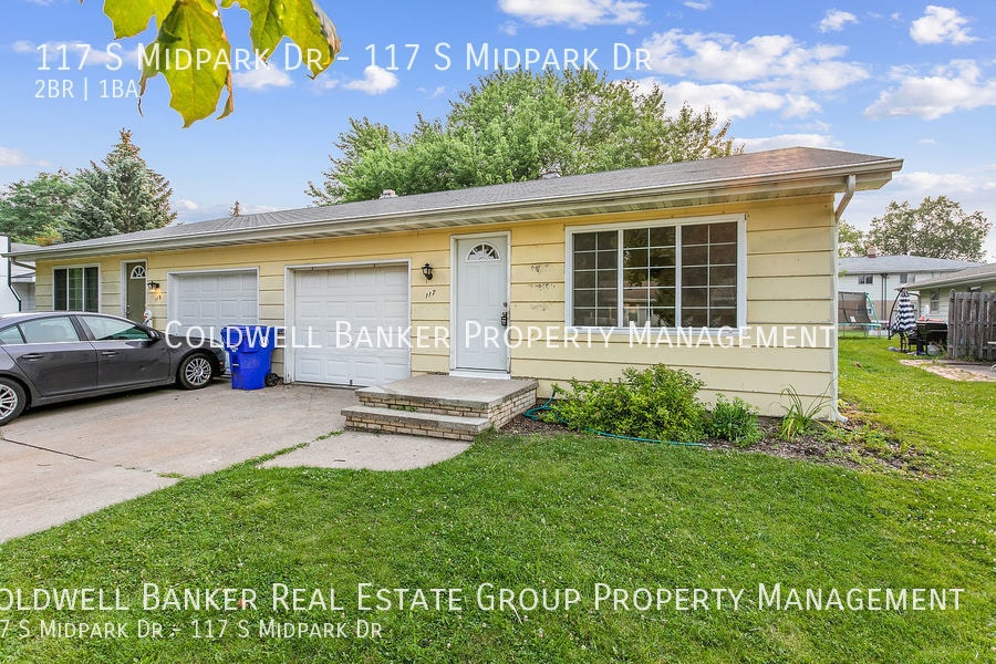 Foto principal - 117 S Midpark Dr