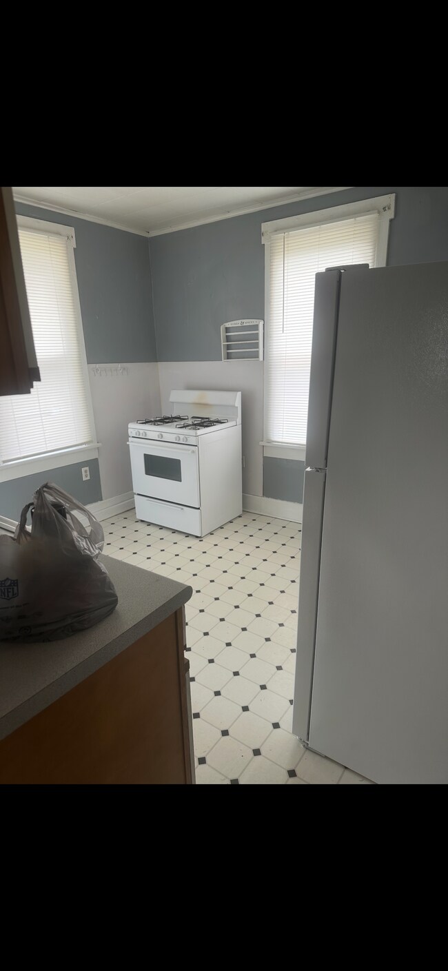 Kitchen - 859 Miller St