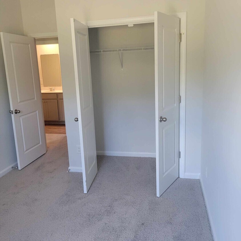 Foto principal - 241 Ivory Shadow Rd