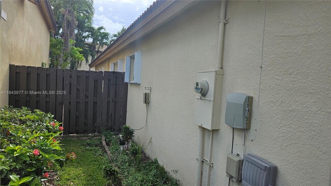 Building Photo - 5084 NW 112th Ct
