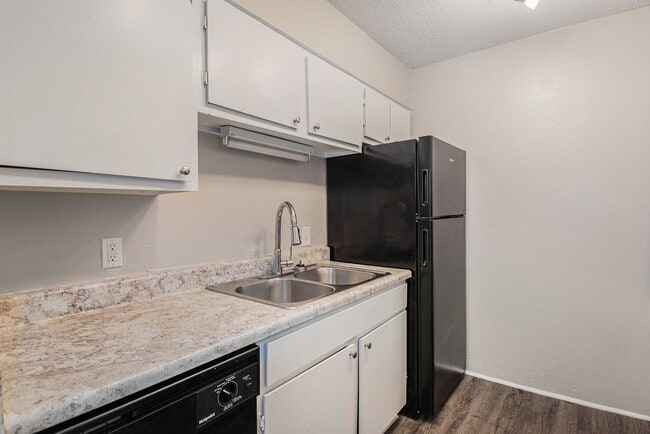 Building Photo - Highpointe Apartments