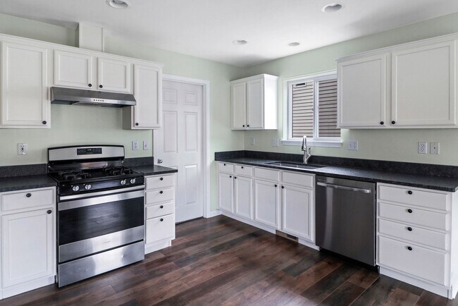 Building Photo - 4 Bedroom 2.5 Bathroom - Redwing - Pet Fri...