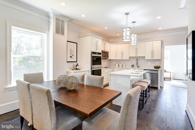 Building Photo - 5905 Eads St NE