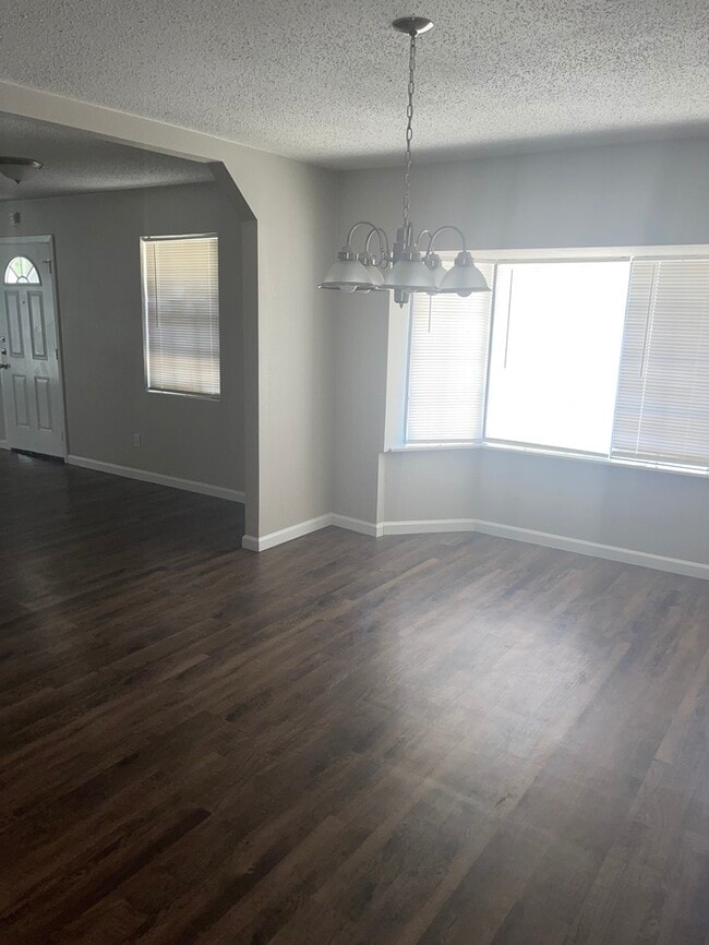 Building Photo - 2465 Chadwick Dr