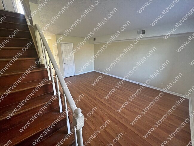 Building Photo - 441 Harding Pl