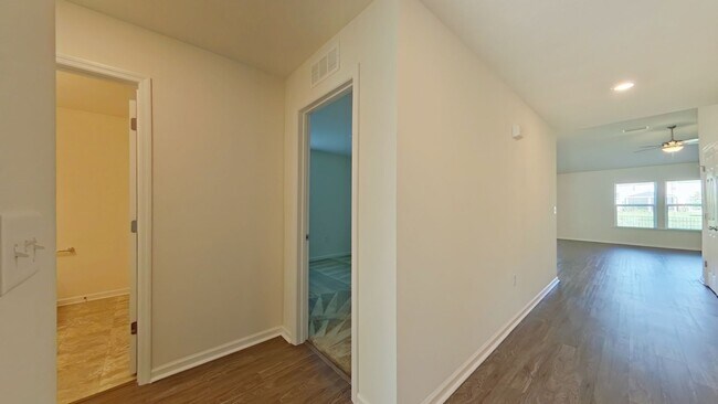 Building Photo - 3 Bedroom Home in Avery Park!