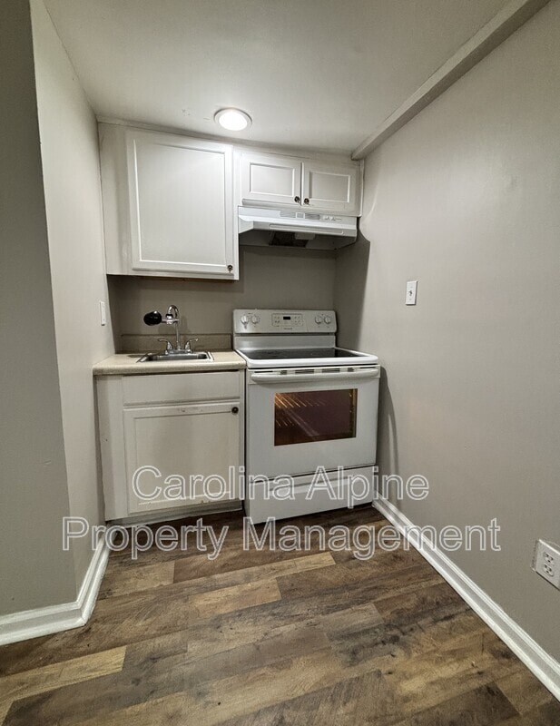 Photo - 2512 Finchley Dr House