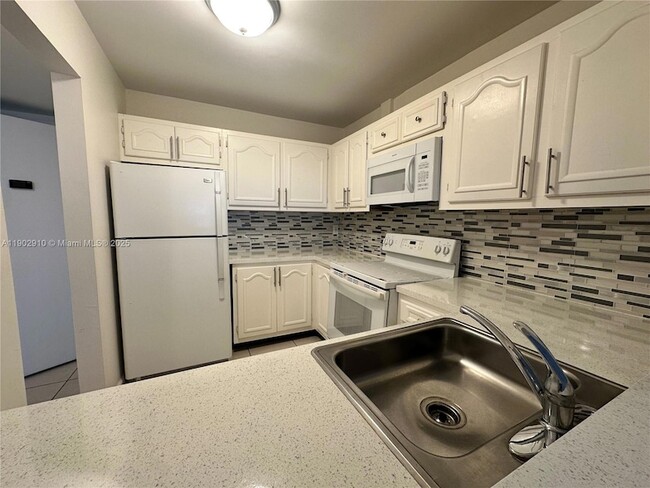 Foto del edificio - 13685 NE 10th Ave