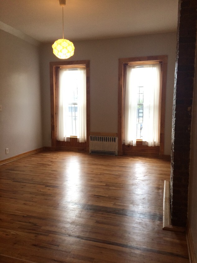 Foto principal - 564 Willoughby Ave